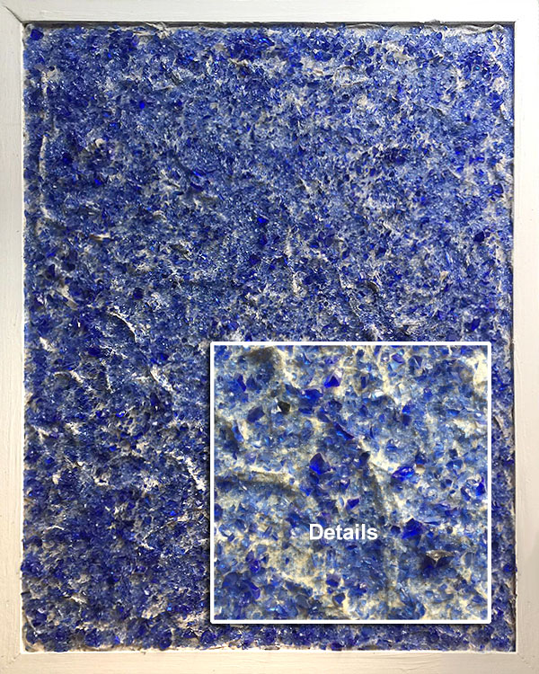 bild_titel (CHF 950.-)<br />Spanplatte 84x65cm, Modelliermasse, Glasscherben